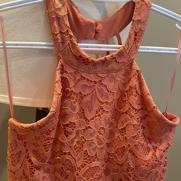Peach coloured lace dress NEW - Picture 2 of 8